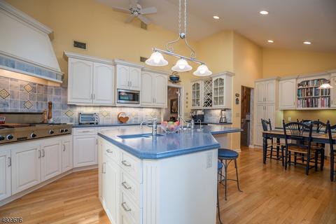 39 Ellicott Ln, Wayne, NJ 07470 photo 7