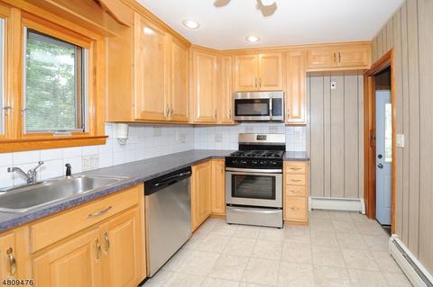 83 Farmingdale Rd, Wayne, NJ 07470 photo 3