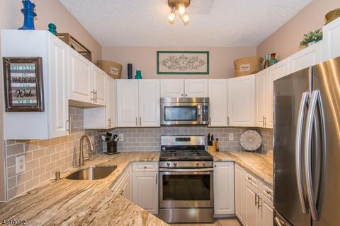 8212 Brittany Dr, Wayne, NJ 07470 photo 3