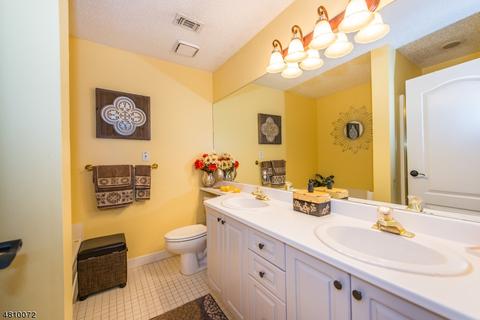 8212 Brittany Dr, Wayne, NJ 07470 photo 13
