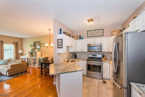 8212 Brittany Dr, Wayne, NJ 07470 photo 5