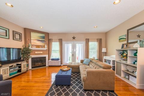 8212 Brittany Dr, Wayne, NJ 07470 photo 6