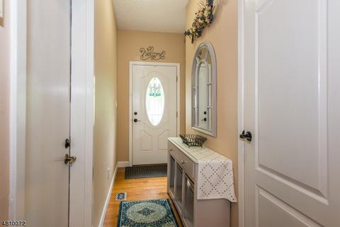 8212 Brittany Dr, Wayne, NJ 07470 photo 2
