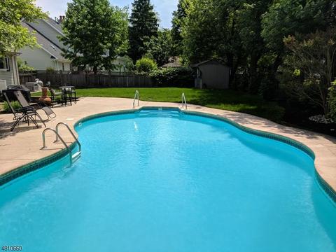 8 Avon Rd, Clark, NJ 07066 photo 17