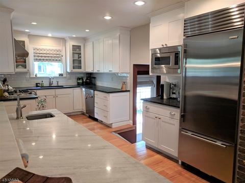 8 Avon Rd, Clark, NJ 07066 photo 3