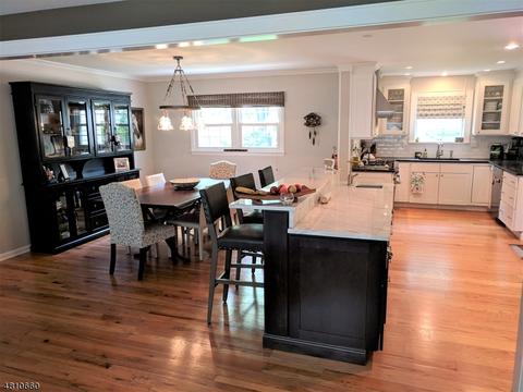 8 Avon Rd, Clark, NJ 07066 photo 2