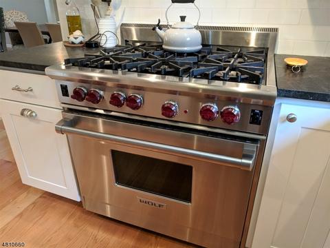 8 Avon Rd, Clark, NJ 07066 photo 4