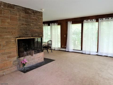 68 Mackenzie Rd, Hampton, NJ 08827 photo 2