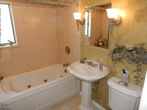 68 Cornell Dr, Clark, NJ 07066 photo 10