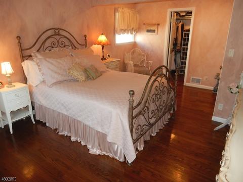 68 Cornell Dr, Clark, NJ 07066 photo 9