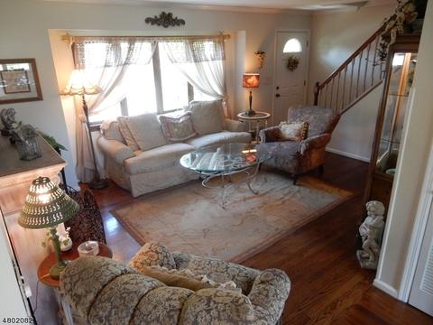 68 Cornell Dr, Clark, NJ 07066 photo 4