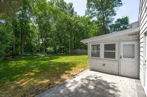 48 Village Dr, Wayne, NJ 07470 photo 4