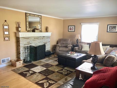 18 Wendt Ln, Wayne, NJ 07470 photo 2