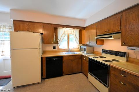 699 Indian Rd, Wayne, NJ 07470 photo 5
