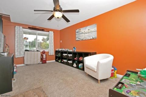 28 White Oak Ln, Wayne, NJ 07470 photo 4