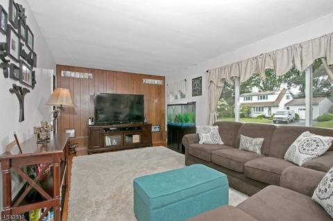 28 White Oak Ln, Wayne, NJ 07470 photo 2