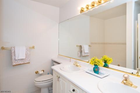 8016 Brittany Dr, Wayne, NJ 07470 photo 12