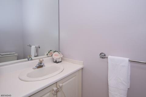8016 Brittany Dr, Wayne, NJ 07470 photo 4