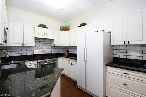 8016 Brittany Dr, Wayne, NJ 07470 photo 5