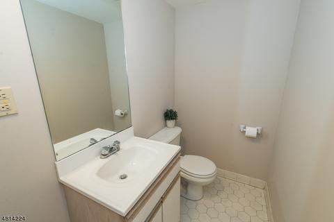 11 Heather Ct, Dover, NJ 07801 photo 15