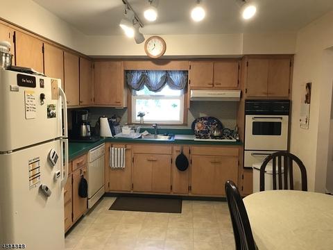 1 Beechtree Rd, Roseland, NJ 07068 photo 12