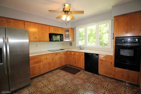 25 Wolfe Dr, Wanaque, NJ 07465 photo 4