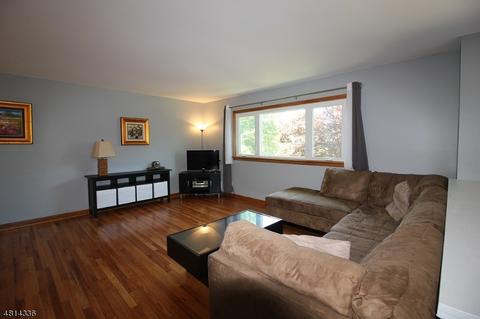 25 Wolfe Dr, Wanaque, NJ 07465 photo 2