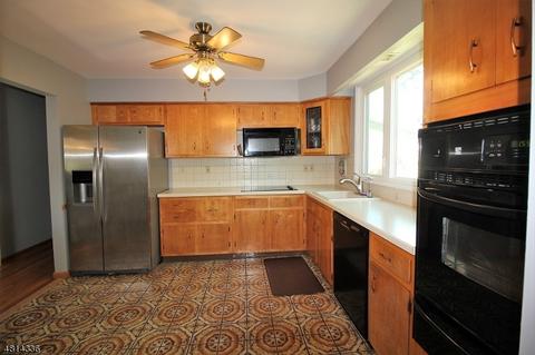 25 Wolfe Dr, Wanaque, NJ 07465 photo 6