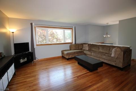 25 Wolfe Dr, Wanaque, NJ 07465 photo 3