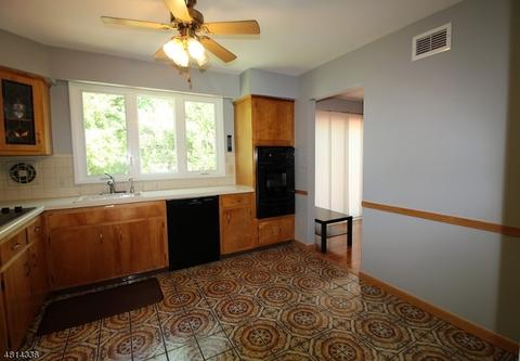 25 Wolfe Dr, Wanaque, NJ 07465 photo 5