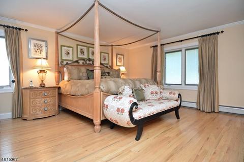 458 Lincoln Dr, Paramus, NJ 07652 photo 13