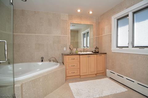 458 Lincoln Dr, Paramus, NJ 07652 photo 14