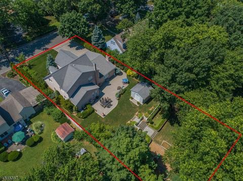 458 Lincoln Dr, Paramus, NJ 07652 photo 3