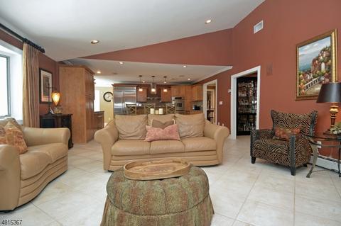 458 Lincoln Dr, Paramus, NJ 07652 photo 12