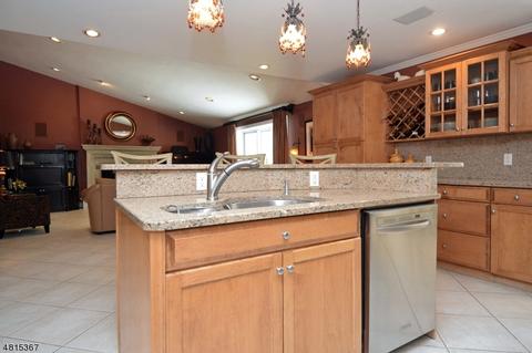 458 Lincoln Dr, Paramus, NJ 07652 photo 9