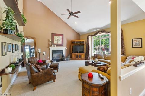 61 Crestview Dr, Clinton, NJ 08809 photo 4