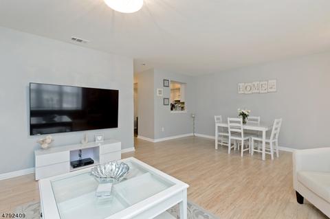 291 Gloucester Ct, Aberdeen Twp., NJ 07747 photo 6