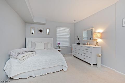 291 Gloucester Ct, Aberdeen Twp., NJ 07747 photo 14
