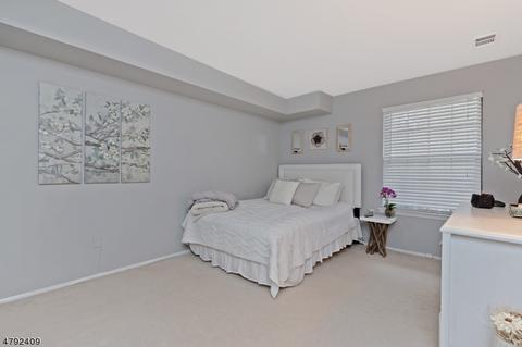 291 Gloucester Ct, Aberdeen Twp., NJ 07747 photo 13