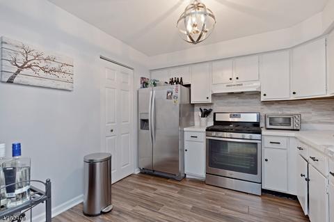 291 Gloucester Ct, Aberdeen Twp., NJ 07747 photo 9
