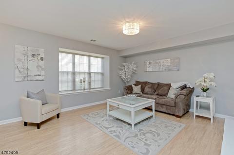 291 Gloucester Ct, Aberdeen Twp., NJ 07747 photo 3