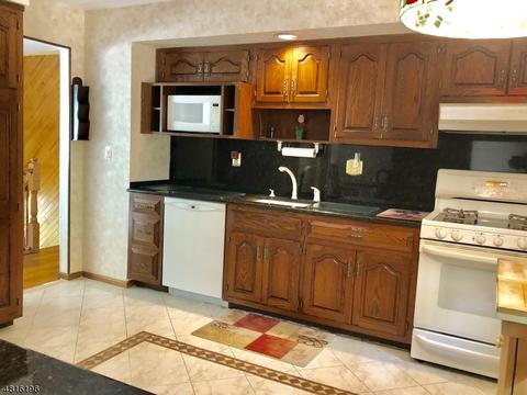 31 Bluebell Ct, Paramus, NJ 07652 photo 4