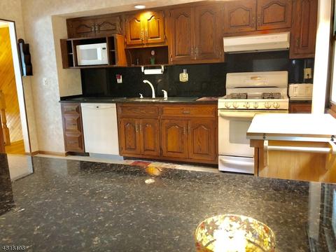 31 Bluebell Ct, Paramus, NJ 07652 photo 3