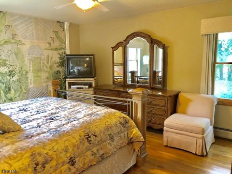 31 Bluebell Ct, Paramus, NJ 07652 photo 11