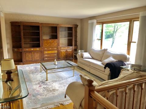 31 Bluebell Ct, Paramus, NJ 07652 photo 9