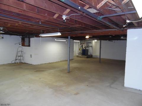 24 Hopper Ln, Wayne, NJ 07470 photo 11