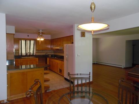 24 Hopper Ln, Wayne, NJ 07470 photo 2
