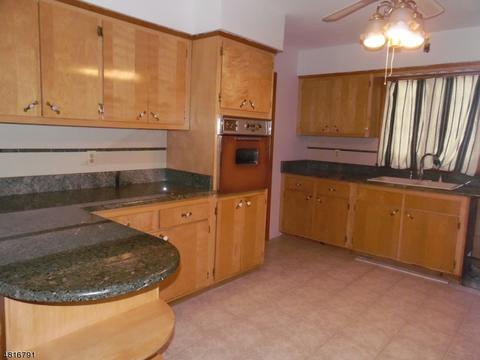 24 Hopper Ln, Wayne, NJ 07470 photo 4