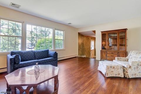 29 Debbie Ct, Wayne, NJ 07470 photo 4