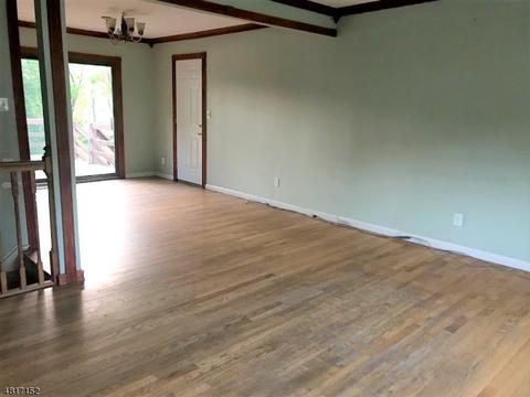 27 Mitchell Rd, Hackettstown, NJ 07840 photo 2